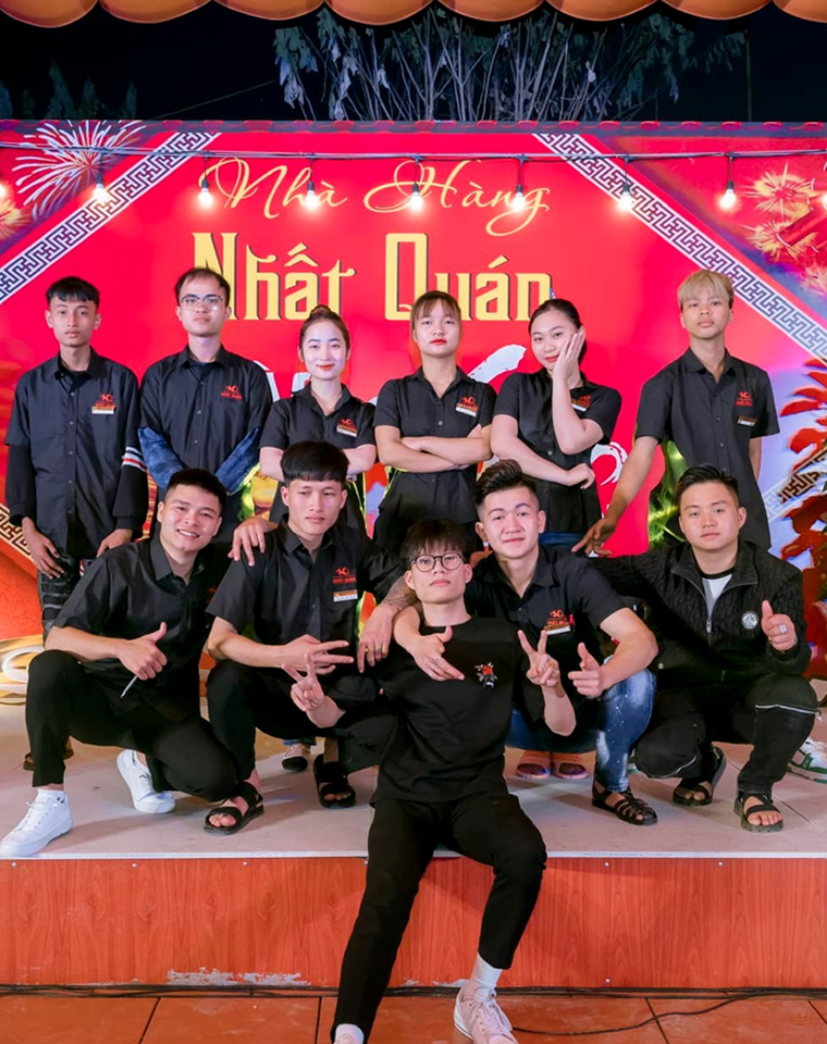 Đội Ngũ Đầu Bếp Nhất Quán – Những Người Giữ Lửa Thầm Lặng Đằng Sau Mỗi Mâm Cơm